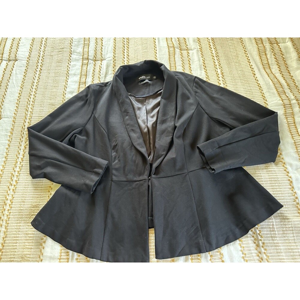 Torrid Women’s Plus Black Studio Luxe Ponte Peplum Blazer Size 1
